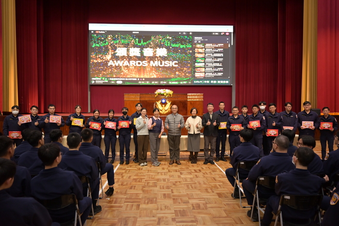 全體分享同學與師長之合影圖片